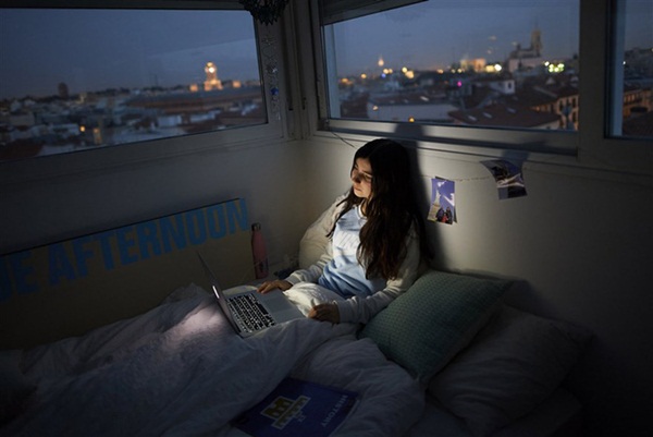 Chùm ảnh cuộc sống người dân khắp thế giới khi Covid-19 phủ bóng toàn cầu: Yên ắng, vắng vẻ lạ thường nhưng tuyệt đối không từ bỏ hy vọng-27