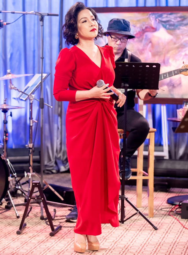 Showbiz Việt chuyển mình thời Covid-19: Tuấn Hưng diễn online, khán giả chuyển khoản, Sam - Ngô Kiến Huy làm họp báo qua livestream-3