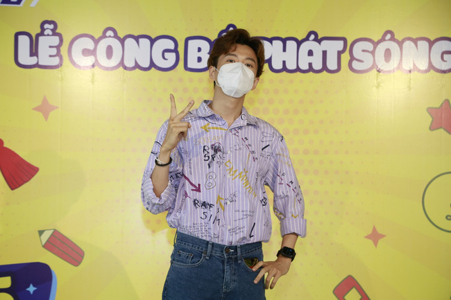 Showbiz Việt chuyển mình thời Covid-19: Tuấn Hưng diễn online, khán giả chuyển khoản, Sam - Ngô Kiến Huy làm họp báo qua livestream-4