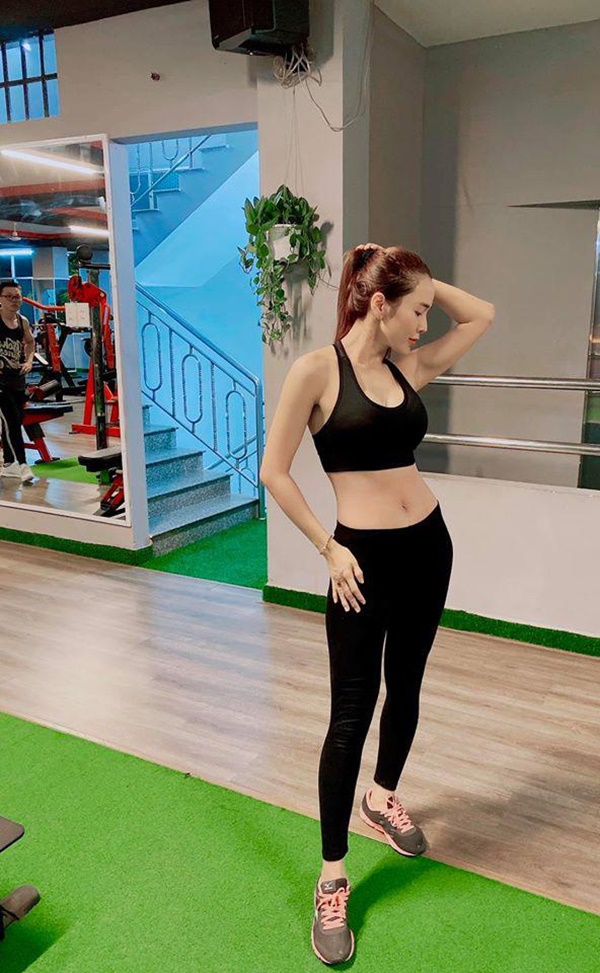 Giảm tận 20kg sau sinh, vợ Ưng Hoàng Phúc gia nhập hội gái 3 con” sở hữu body quyến rũ-9