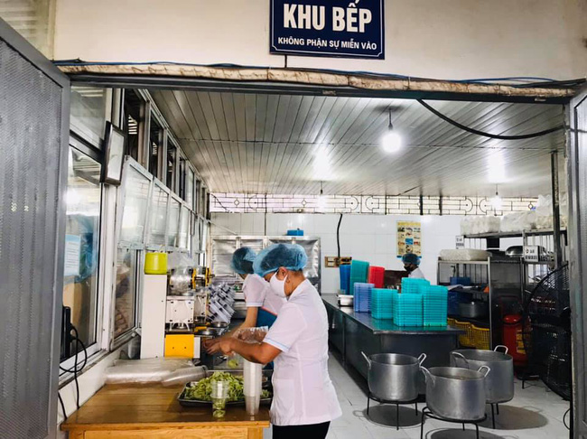 Nhân viên của Trường Sinh cung cấp thức ăn ở BV Nội Tiết không liên quan Bạch Mai-1