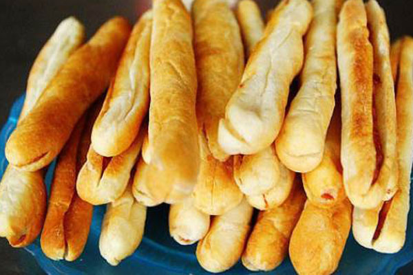 Ở nhà dài ngày, chị em vét” sạch bột mì ngoài chợ làm bánh mì bơ tỏi bán đắt hàng-6