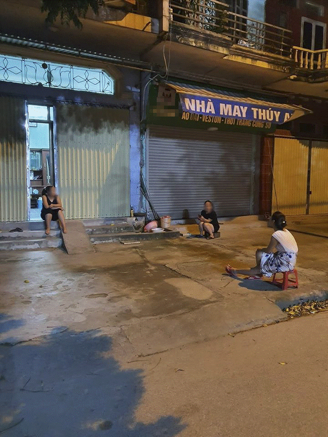 Sợ dịch nhưng vẫn muốn buôn chuyện cho đỡ buồn và đây là cách mà các cô hàng xóm vẫn đang áp dụng mỗi lần tám xuyên lục địa”-4