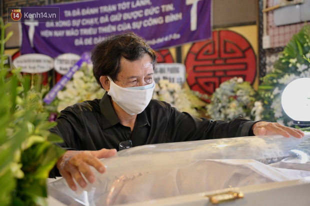 Gia đình đưa tiễn Mai Phương về nơi an nghỉ cuối cùng, giây phút xúc động trong tiếng khóc nghẹn ngào-3