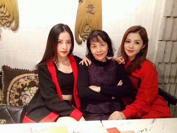 Khoe ảnh con gái vào bếp, mẹ Chi Pu&nbsp;được khen Nhà 2 gái, hái ra tiền-5