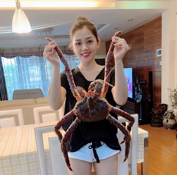 Khoe ảnh con gái vào bếp, mẹ Chi Pu&nbsp;được khen Nhà 2 gái, hái ra tiền-11