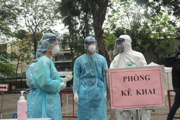 Hà Nội bắt đầu đón bệnh nhân làm xét nghiệm nhanh COVID-19, cho kết quả trong 10 phút-11