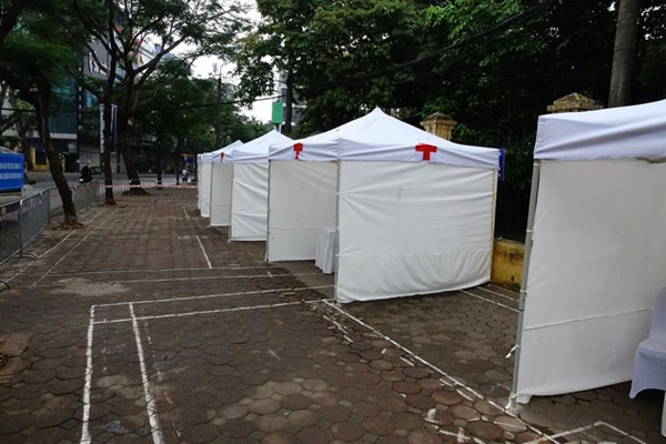 Hà Nội bắt đầu đón bệnh nhân làm xét nghiệm nhanh COVID-19, cho kết quả trong 10 phút-17