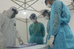 Bác sĩ Hàn Quốc chia sẻ khó khăn khi chống dịch Covid-19-1