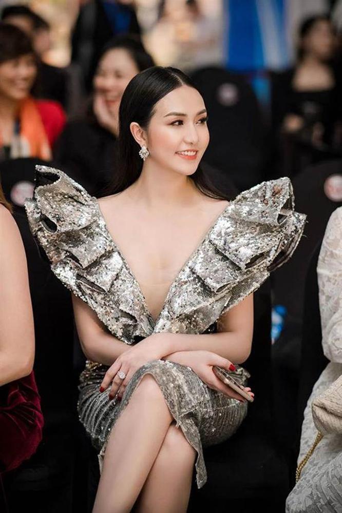 Quen gợi cảm, sang trọng, bà xã Tuấn Hưng diện đồ thể thao trông trẻ trung hơn hẳn-2