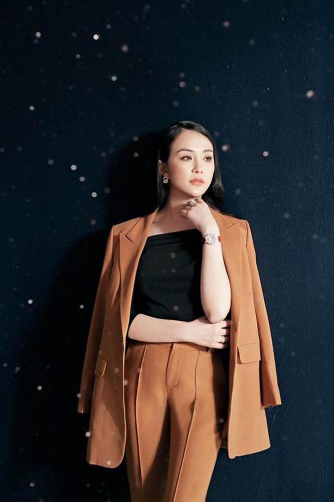 Quen gợi cảm, sang trọng, bà xã Tuấn Hưng diện đồ thể thao trông trẻ trung hơn hẳn-3