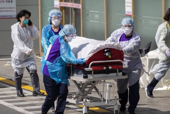 17 thành viên trong một gia đình bị lây nhiễm virus sau khi viếng đám tang của bệnh nhân Covid-19