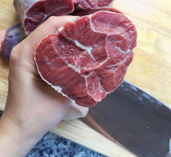 Mẹ đảm học công thức tự làm bắp bò rim đặc sản miền Trung-2