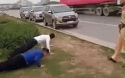 Phê bình chiến sĩ CSGT phạt chống đẩy” người lái ô tô không đeo khẩu trang-1