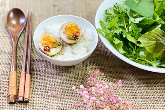 Vụng mấy cũng làm được trứng ngâm xì dầu ăn siêu ngon