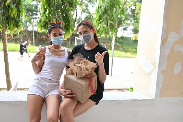 Siêu mẫu Victoria’s Secret nhiễm Covid-19, không thể tự đi lại, ăn uống cũng trở nên đau đớn-4