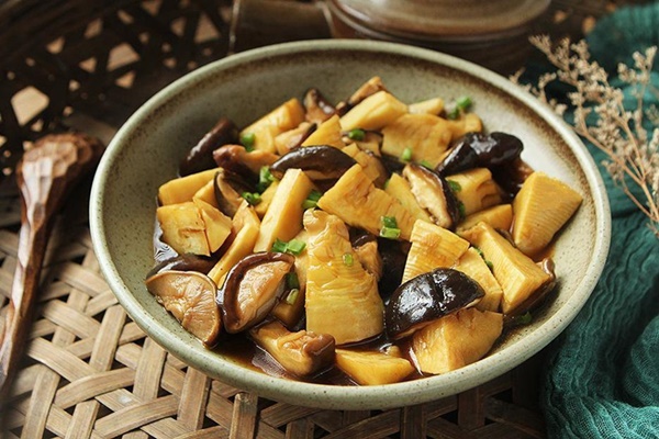 Măng xào thì ai cũng biết, nhưng xào với nguyên liệu này thì 90% các mẹ chưa từng thử qua-5