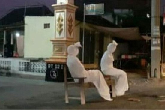 Phải cách ly để tránh Covid-19, ngôi làng cử 2 