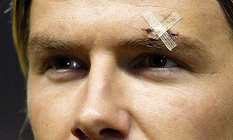 Người đàn ông quyến rũ nhất và những vết rạn trên biểu tượng toàn bích-10