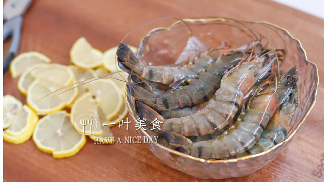 Quên gừng hay rượu đi, hấp tôm cho thứ này vào đảm bảo không tanh, ngọt thơm vô đối-1