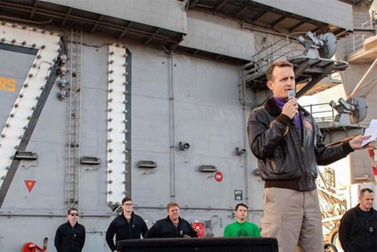 Thuyền trưởng tàu sân bay Mỹ viết tâm thư cầu cứu sau khi số ca nhiễm COVID-19 trên tàu vượt 100 người