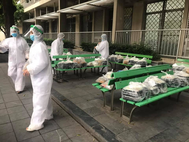 Những hình ảnh cảm động bên trong bệnh viện Bạch Mai-8