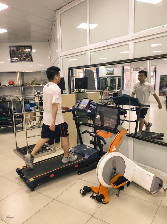 Những hình ảnh cảm động bên trong bệnh viện Bạch Mai-12