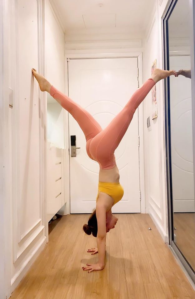 Ở nhà không quên tập tành, quan trọng là loạt mỹ nhân Vbiz còn tạo ra cuộc so kè gay cấn xem ai có vòng eo đẹp nhất-1