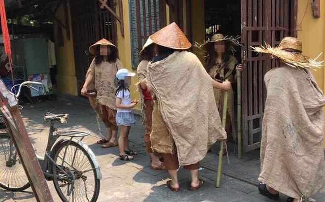 Xác minh nhóm người ăn mặc lạ, đội nón lá, mang gậy, bát vỡ, quay phim, phát trực tiếp trên facebook-1