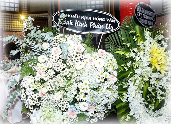 Hồng Vân thăm mộ Anh Vũ và dặn dò: Hãy bảo vệ và chở che cho Mai Phương-4