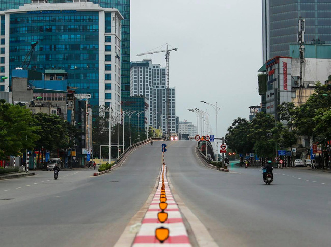 Hà Nội buổi sáng đầu tiên sau chỉ thị cách ly toàn xã hội-1