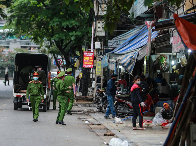Hà Nội buổi sáng đầu tiên sau chỉ thị cách ly toàn xã hội-7