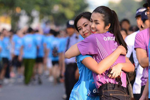 Linh Rin bốc hơi toàn bộ hình ảnh trên instagram bao gồm cả Phillip Nguyễn, chuyện gì đây?-8