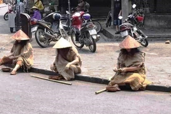 Nhóm người đi xe sang, giả ăn xin ở Hội An giữa mùa dịch Covid-19 khai gì tại cơ quan công an?-2