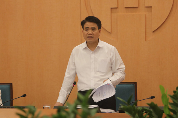 Nhiều người Hà Nội bị nhắc nhở hạn chế ra ngoài, tập thể dục và đeo khẩu trang xung quanh các phố trung tâm-13