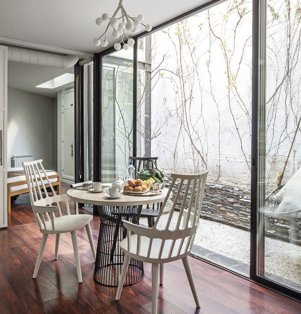 Ngôi nhà 30m² khiến chủ nhân chỉ muốn ở trong nhà do cách thiết kế kết hợp không gian sống và sở thích giải trí cá nhân-7