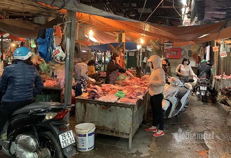 Ngày đầu cách ly, hàng la liệt ngoài chợ, chất đống trong siêu thị-6