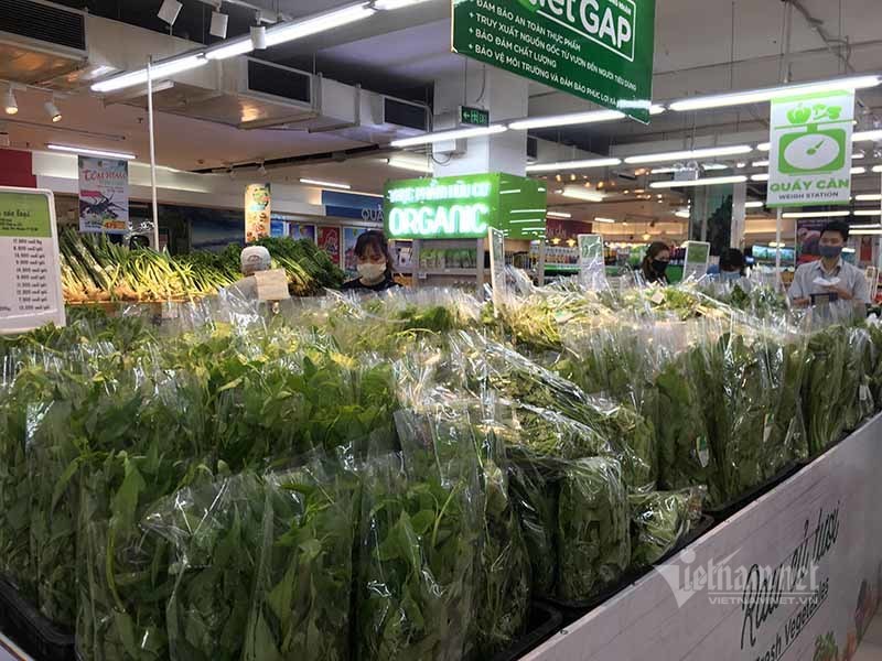 Ngày đầu cách ly, hàng la liệt ngoài chợ, chất đống trong siêu thị-15