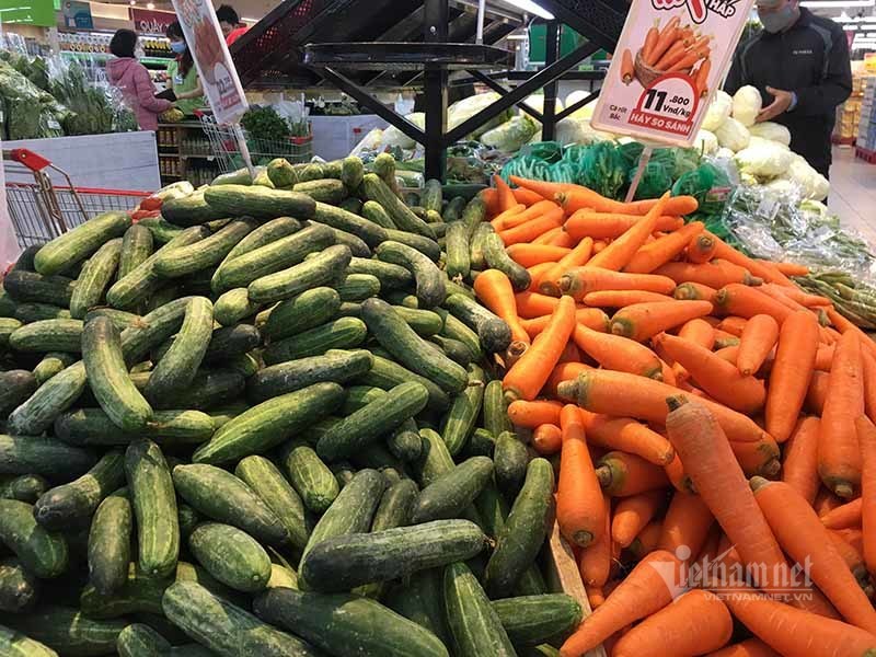 Ngày đầu cách ly, hàng la liệt ngoài chợ, chất đống trong siêu thị-16