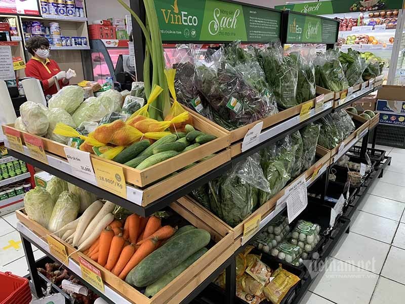 Ngày đầu cách ly, hàng la liệt ngoài chợ, chất đống trong siêu thị-17