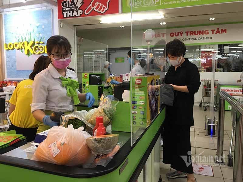 Ngày đầu cách ly, hàng la liệt ngoài chợ, chất đống trong siêu thị-24