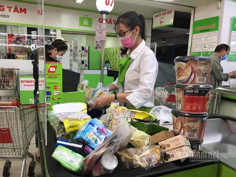 Ngày đầu cách ly, hàng la liệt ngoài chợ, chất đống trong siêu thị-25