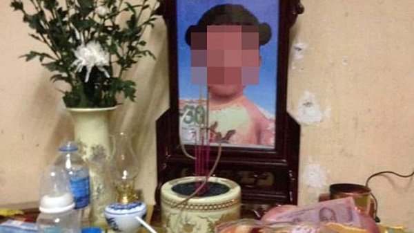 Bé 3 tuổi tử vong nghi do mẹ và bố dượng bạo hành: Tiếng khóc bất thường trong nhà trọ-2