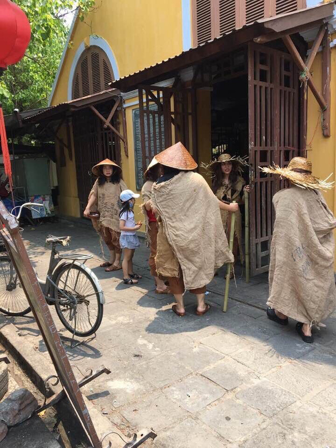 Nhóm người đi xe sang, giả ăn xin ở Hội An giữa mùa dịch Covid-19 khai gì tại cơ quan công an?-1