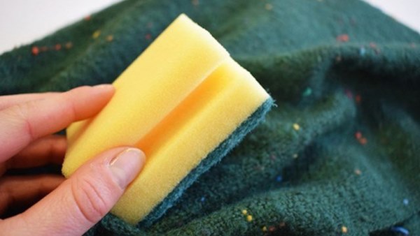 Tiện tay cho miếng bọt biển vào tủ lạnh, biết lý do rồi ai cũng muốn học theo-2