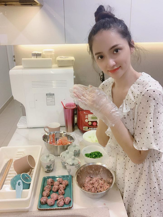 Không nhà hàng đắt đỏ, sao Vbiz tiết kiệm với mâm cơm nhà mùa dịch: Tóc Tiên nịnh chồng món ngon, Băng Di nấu bữa chỉ 50K-19