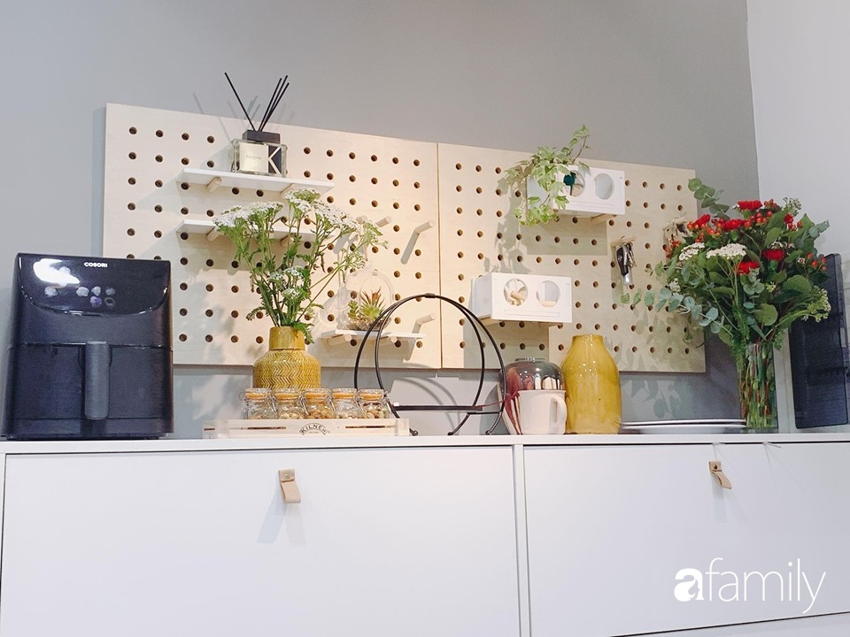 Căn bếp 15m² của bà mẹ Sài Thành đẹp như tạp chí, trưng bày dụng cụ làm bếp không khác gì walk-in closet-16