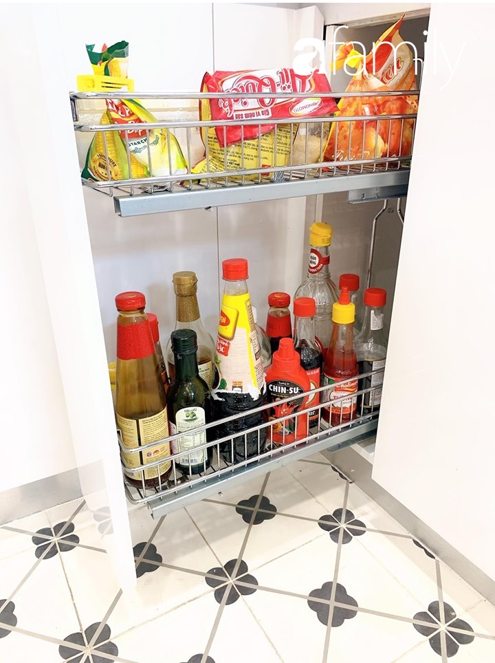 Căn bếp 15m² của bà mẹ Sài Thành đẹp như tạp chí, trưng bày dụng cụ làm bếp không khác gì walk-in closet-7