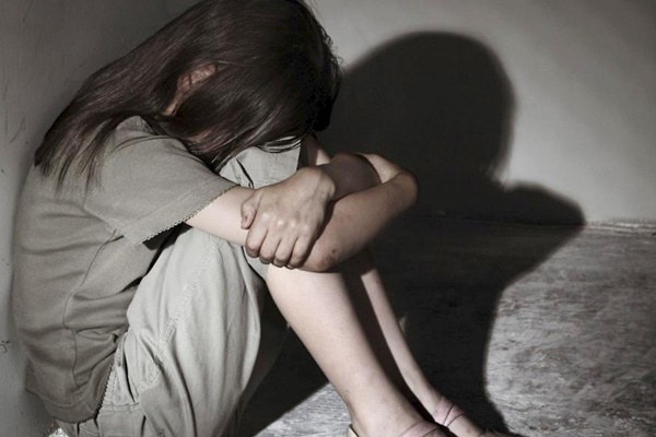 Bắt khẩn cấp đối tượng hiếp dâm bé hàng xóm 9 tuổi-3