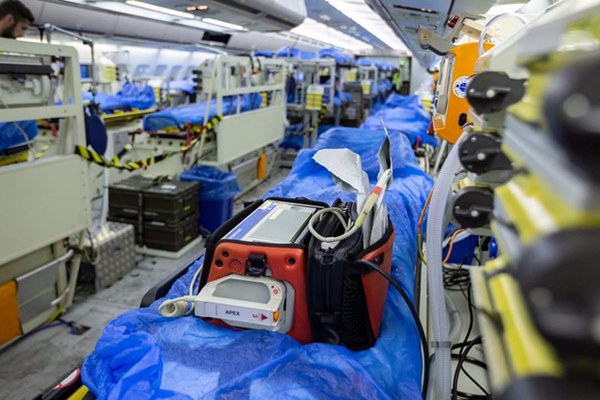 Mục sở thị bên trong bệnh viện bay chuyên chở bệnh nhân nhiễm Covid-19 hiện đại bậc nhất thế giới, trang thiết bị y khoa không khác gì bệnh viện trên mặt đất-6